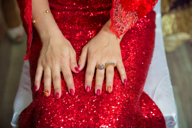 How to Nail Color Coordination When Wearing a Party&nbsp;Dress